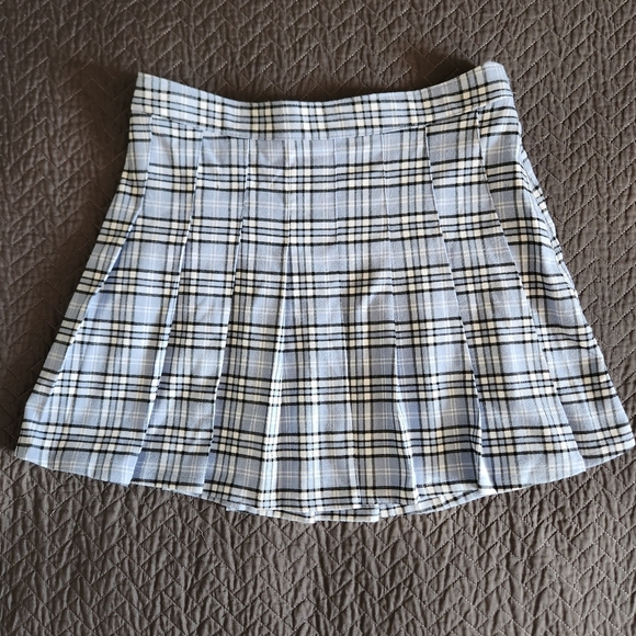 Hollister Ultra High-Rise Junior's Pleated Mini Skirt Light Blue Plaid Sz. Large - Picture 1 of 15